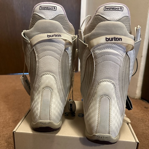 Burton Women’s Snowboard Boots Mint US 5.5 Preloved - Picture 12 of 16